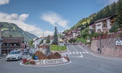 Nel centro di Santa Cristina nel cuore delle Dolomiti della Val Gardena, Alto Adige - © MoLarjung / Shutterstock.com