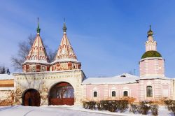 Neve a Suzdal, Russia  - A circa 220 chilometri da Mosca, sulle acque del ventoso fiume Kamenka, sorge Suzdal, destinazione ideale per chi è alla ricerca della vera Russia tra monasteri ...