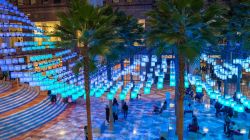 Brookfield Place, "Luminaries": l'installazione luminosa tridimensionale nell’atrio del Winter Garden a New York.