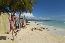 Teli esposti al sole sull'isola di Nosy Iranja, una delle più belle mete turistiche del Madagascar - foto © Jordi Prat Puig / Shutterstock
