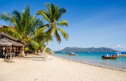 Per arrivare a Nosy Komba (Madagascar) occorre prendere un'imbarcazione dalla vicina isola di Nosy Be - foto © lenisecalleja.photography / Shutterstock.com
