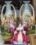 Oggetti d'arte in un mercatino dell'antiquariato ...