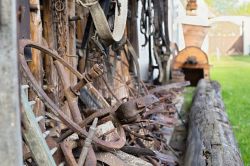 Oggetti di vita rurale al villaggio di Holasovice, Repubblica Ceca.
