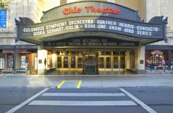 L'Ohio Theater di Columbus, USA: sul display in facciata si annuncia l'esibizione della Columbus Symphony Orchestra - © Joseph Sohm / Shutterstock.com