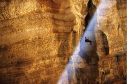 Majlis al Jinn è una tra le nove grotte ...