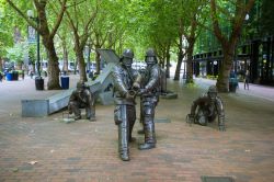 Opera scultorea in bronzo in onore dei Vigili del Fuoco Caduti, Seattle (Stati Uniti d'America) - © TS Photographer / Shutterstock.com
