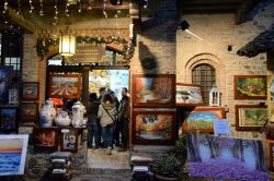 Opere d'arte in vendita a Grazzano Visconti, il borgo in stile medievale dell'Emilia-Romagna - ©  Natale a Grazzano Visconti