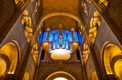 L'organo a canne della cattedrale di San Nicola a Monaco, Principato di Monaco. Questa bella chiesa consacrata nel 1875 ospita al suo interno un imponente organo a canne del 1976, successivamente ...