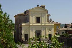 La chiesa di San Giorgio a Oriolo Romano - © Salam - CC BY-SA 3.0 - Wikipedia