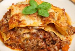 Osimo Marche: La Sagra dei Vincisgrassi una specie di lasagna al forno locale