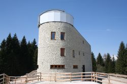 L'osservatorio astronomico del Celado a Castello Tesino, Trentino Alto Adige. ALl'ultimo piano una cupola di 7 metri di diametro ospita il telescopio. Archivio APT Valsugana Castello ...