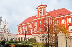 Ossolineum di Breslavia, Polonia - E' uno dei più grandi complessi barocchi della Slesia che unisce sapientemente le caratteristiche di una residenza municipale e di un maestoso palazzo. ...