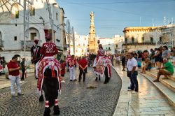 Ostuni, Puglia: la festa patronale della Cavalcata di Sant'Oronzo - © GoneWithTheWind / Shutterstock.com
