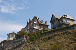 Antiche ville nella città di Granville, Francia. La località si è trasformata fin dalla metà dell'Ottocento in una stazione balneare molto apprezzata - foto © StockMySelf ...