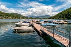 Paesaggio da Lavena Ponte Tresa, in provincia di Varese: il Lago di Lugano e le Alpi Svizzere.