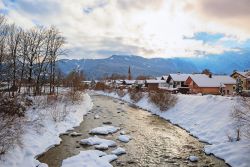 Paesaggio innevato nei pressi di Garmish-Partenkirchen, Germania, centro alpino situato nel sud della Baviera.

