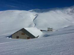 Paesaggio invernale in Trentino nei pressi di Pozza di Fassa. Questa frazione di Sèn Jan di Fassa è conosciuta e molto frequentata dagli appassionati di sport invernali - © ...