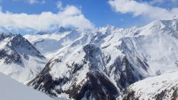 Paesaggio invernale nella Valmeinier con le montagne del  Massif des Cerces, Regione Rodano Alpi in Francia