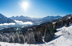 Paesaggio invernale sulle piste da sci di Lenzerheide in Svizzera.