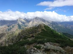 Paesaggio montano a Vizzavona, Corsica: una delle attività all'aria aperta più praticate in questa zona è il trekking.
