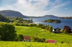 Paesaggio naturale nei pressi di Kristiansund, Norvegia - © Victor Maschek / Shutterstock.com
