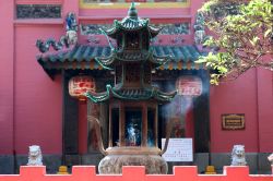 La Pagoda dell'Imperatore di Giada sorge nella zona di Da Kao a Ho Chi Minh City (Vietnam) e fu costruita nel 1909 - © Tatiana Belova / Shutterstock.com