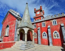 Il Palacio da Pena è sicuramente il più mirabile esempio di architettura del Romanticismo portoghese. Fu costruito nel 1839 a Sintra - foto © Emi Cristea / Shutterstock.com
 ...