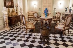 L'interno del Palacio de los Capitanes Generales, dove si trova il Museo municipale dell'Avana, Cuba - © Matyas Rehak / Shutterstock.com