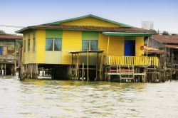 Palafitte a Kampong Ayer, Brunei - Chi si reca in viaggio nel sultanato del Brunei non deve assolutamente perdere il caratteristico villaggio su palafitte di Kampong Ayer dove vivono circa 30 ...