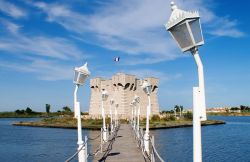 La Redoute de Ballestras è la fortificazione del porto di Palavas-les-flots in Francia - © nobeastsofierce / Shutterstock.com