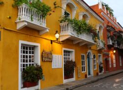 Balconi fioriti dei palazzi coloniali di Cartagena, Colombia - © pureshot - Fotolia.com
