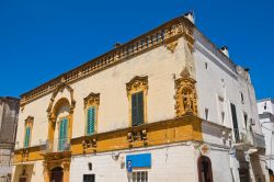 Palazzo Carrieri a Fasano, Puglia, Italia. Da notare lo stile barocco fortemente decorato di questo edificio cittadino. 
