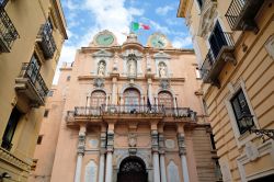 Palazzo Cavarretta a Trapani, Sicilia - In Via Torrearsa, alla fine di Corso Vittorio Emanuele II°, sorge l'edificio sede del Municipio e del Senato cittadino. Nella sua versione attuale, ...