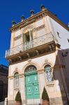 Palazzo nel centro storico di Massafra a Taranto, Puglia - Particolare di un bell'edificio antico situato nel cuore della città di Massafra che vanta prestigiose costruzioni civili ...