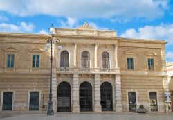 Palazzo del Balì a Fasano, Puglia, Italia. Oggi sede del Municipio, questo edificio si trova fra Piazza Ciaia e la Chiesa di Sant'Antonio Abate. Residenza del Balì dei Cavalieri ...