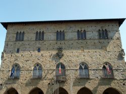 Palazzo del Comune a Pistoia, Toscana - Noto anche come palazzo di Giano, il Palazzo degli Anziani è il bel complesso costruito fra il XIII° e XIV° secolo ancora oggi sede del ...