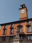 Palazzo del Monte in Piazza del Duomo a Reggio Emilia con la fontana del fiume Crostolo, Emilia Romagna. Sede del Comune sino al 1494, questo edificio è stato successivamente occupato ...