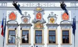 Un dettaglio della facciata del palazzo del municipio della città di České Budějovice, nella parte meridionale della Repubblica Ceca - foto © Tomas Smolek / ...