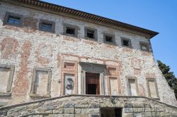 Palazzo Ducale a Castiglione del Lago, Umbria - La facciata del Palazzo Ducale, la principale residenza dei della Corgna. All'ingresso si accede mediante due rampe di scale; sul retro, con ...