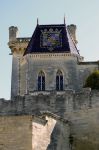 Palazzo ducale di Uzes, Francia. Questo bell'edificio, visitabile, si riconosce facilmente dalla decorazione del tetto decorato dal simbolo del casato.
