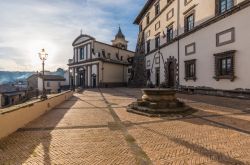 Palazzo Farnese si trova nel centro di Gradoli, Lazio - © ValerioMei / Shutterstock.com