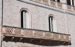 Particolare della bella facciata con balcone di Palazzo Griffi a Ruvo di Puglia - © Mi.Ti. / Shutterstock.com