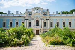 Palazzo Mariyinsky nel centro di Kiev, Ucraina. Questo storico complesso monumentale della città venne edificato in stile barocco nel 1744 per la zarina Elisabetta di Russia su progetto ...