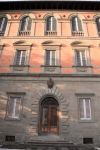 Un palazzo nobiliare nel centro storico di Camaiore in Versilia, Toscana