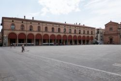 Il Palazzo Sersanti in Piazza Matteotti a Imola (Emilia-Romagna) - © Pieter Roovers / Shutterstock.com