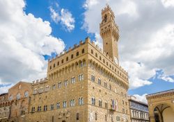 Palazzo Vecchio, fotografato da Piazza della Signoria, il cuore politico di Firenze (Toscana).