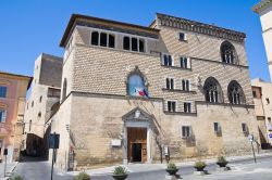 Il Palazzo Vitelleschi , si trova n centro a Tarquinia  ed ospita il Museo Archeologico
