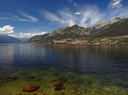 Panorama del Lago di Como in direzione di Mandello del Lario, Lombardia