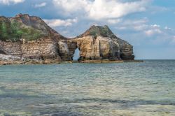 Panorama a picco sul mare a Thornwick Bay, Flamborough, Yorkshire and the Humber, Inghilterra.
