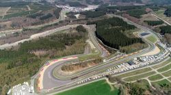 Panorama aereo del circuito automobilistico di Spa-Francorchamps, Belgio. Con una lunghezza di circa 7 km, questo circuito è il più antico di tutto il paese. Oltre alla Formula ...